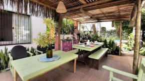 Casa Hibisco 4 quartos, piscina, área verde para13 pessoas
